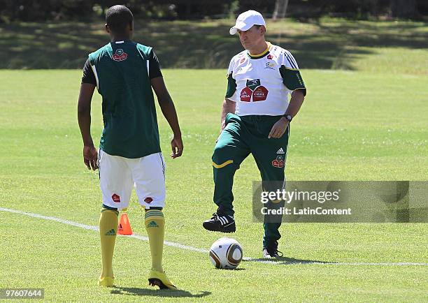 Head coach Carlos Alberto Parreira instructs his players during the South Africa national soccer team training session held at the Granja Comary on...