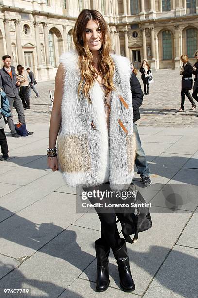 Bianca Brandolini arrives at the Louis Vuitton Ready to Wear show as part of the Paris Womenswear Fashion Week Fall/Winter 2011 at Cour Carree du...