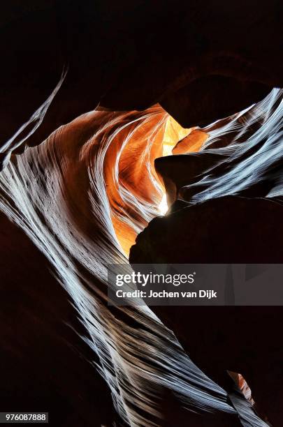 the cave - desfiladeiro antelope canyon superior imagens e fotografias de stock