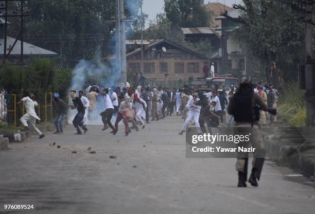 Tear gassed Kashmiri Muslim protesters throw stones at Indian government forces after prayers on Eid-ul-Fitr, a festival of Muslims on June 16, 2018...