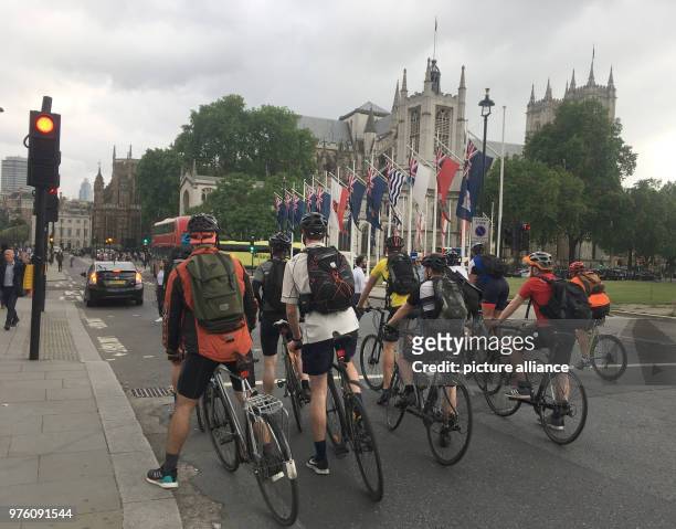 May 2018, United Kingdom, London: Cyclists waiting at a red light near Westminster. Cycling is environmentally conscious and promotes good health....