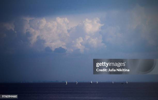 before a thunder-storm - nikitina - fotografias e filmes do acervo