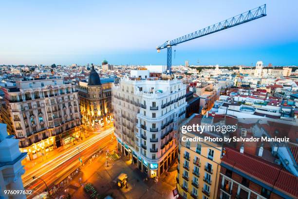 view of calle gran via from the praktik metropol hotel rooftop - calle urbana imagens e fotografias de stock