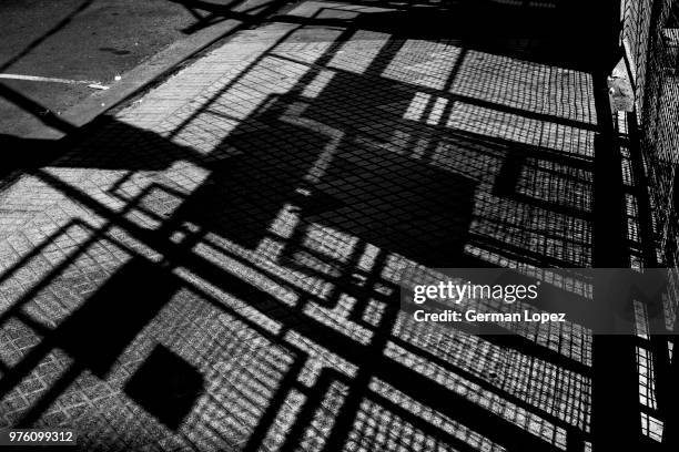 sombras - sombras stock pictures, royalty-free photos & images