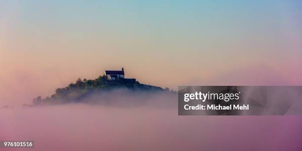 wurmlinger chapel rising from early-autumn morning mist - mehl 個照片及圖片檔