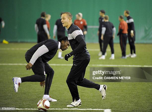 Fulham's English striker Bobby Zamora attends a training session with Fulham's Nigerian midfielder Dickson Etuhu at the Juventus headquarters on...