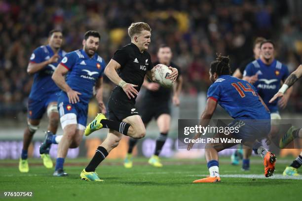 Damian McKenzie of the New Zealand All Blacks finds a gap during the International Test match between the New Zealand All Blacks and France at...