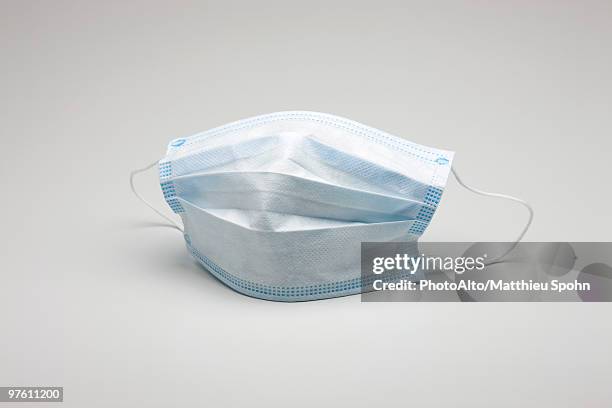 flu mask - masque de chirurgien photos et images de collection
