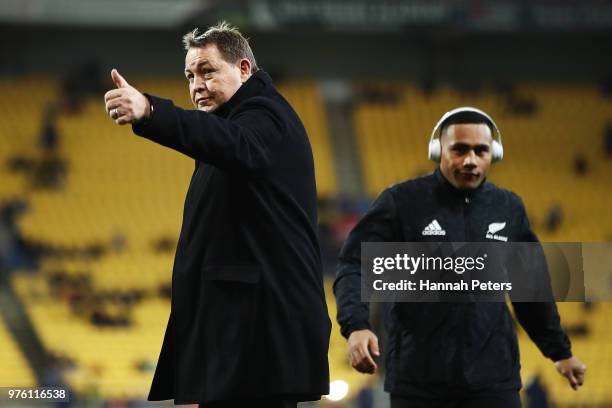 Head coach Steve Hansen of the All Blacks thanks the crowd ahead of the International Test match between the New Zealand All Blacks and France at...