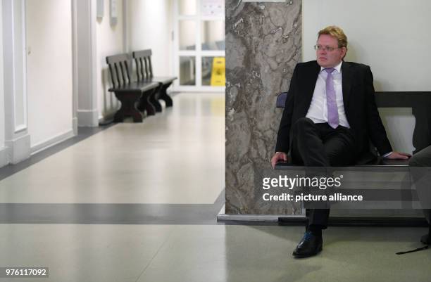 June 2018, Germany, Hagen: Altena's mayor Andreas Hollstein sitting as a witness at the trial against the defendant Werner S. In front the courtroom...