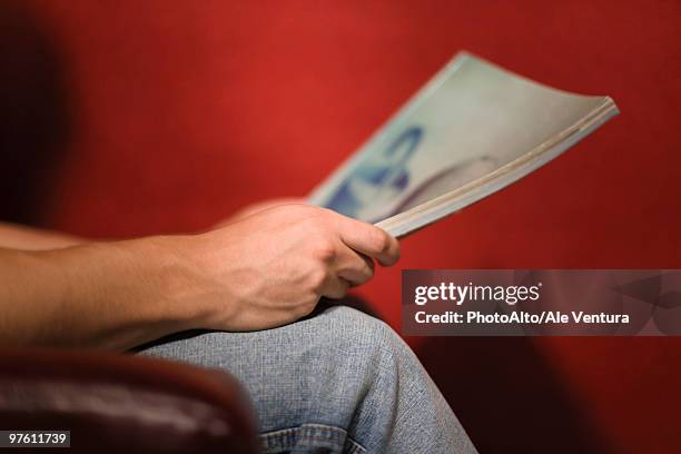 man reading magazine - holding magazine stock-fotos und bilder