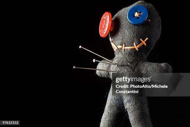 handmade doll used as pin cushion or voodoo doll - vudu imagens e fotografias de stock