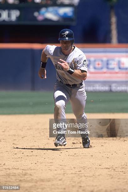 Russ Johnson of the Houston Astros runs the bases during the game against the San Diego Padres at Qualcomm Stadium on August 1, 1999 in San Diego,...