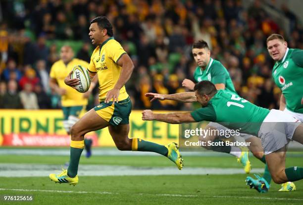 Kurtley Beale of the Wallabies breaks through to score the first try during the International test match between the Australian Wallabies and Ireland...