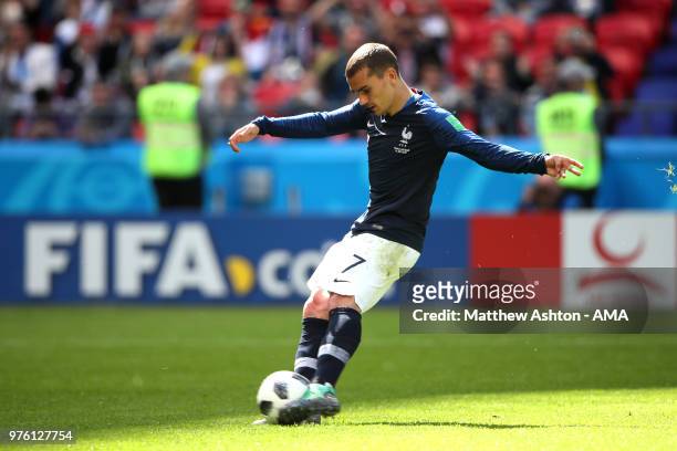 Antoine Griezmann of France scores a goal to make it 1-0 during the 2018 FIFA World Cup Russia group C match between France and Australia at Kazan...