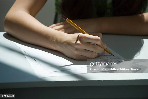 student taking math quiz, cropped - testing in barcelona stockfoto's en -beelden