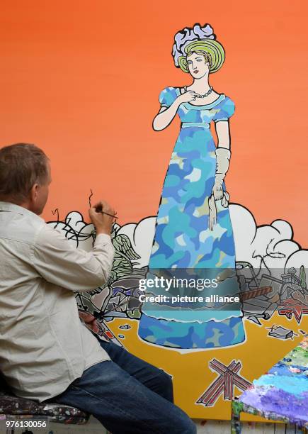 May 2018, Germany, Halle: Artist Moritz Goetze works on his piece 'Moderne 1', honouring Prussian Classicist sculptor Johann Gottfried Schadow. The...