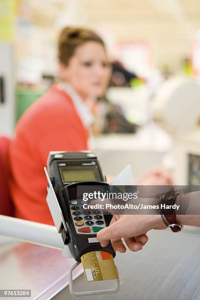 customer entering pin into credit card reader keypad - push pin fotografías e imágenes de stock