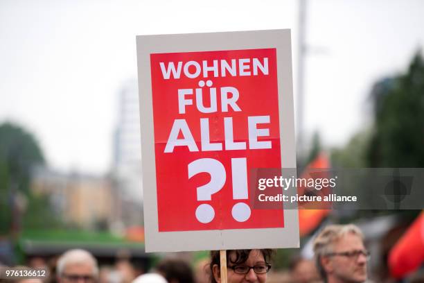 June 2018, Germany, Hamburg: Participants in the 'Mieten-Move' rent protest demand more socially equitable housing policies. A woman carries a sign...