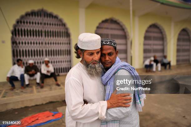 Hug Ritual Maldives Muslims Photos and Premium High Res Pictures - Getty Images