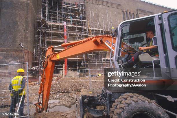 Refurbishment of Bankside Power Station during conversion into Tate Modern Museum of Modern Art, London, United Kingdom.