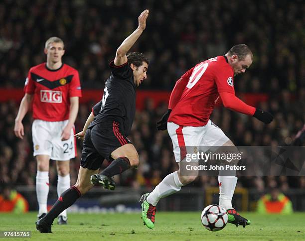 Wayne Rooney of Manchester United clashes with Mathieu Flamini of AC Milan during the UEFA Champions League First Knockout Round Second Leg match...