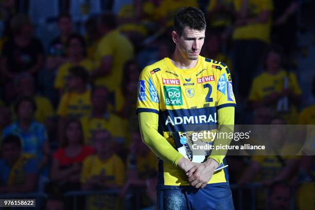 June 2018, Germany, Mannheim: Handball, Bundesliga, Rhein-Neckar Loewen vs SC DHfK Leipzig at SAP-Arena: Andy Schmid of Rhein-Neckar Loewen stands on...