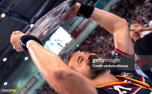 June 2018, Germany, Flesnburg: Handball, German Bundesliga: SG Flensburg-Handewitt vs Frisch Auf Goeppingen at Flens-Arena: Flensburg's Jacob Heinl...