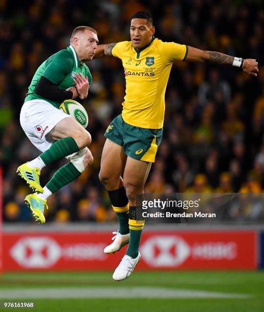 Melbourne , Australia - 16 June 2018; Keith Earls of Ireland catches a high ball ahead of Israel Folau of Australia during the 2018 Mitsubishi Estate...