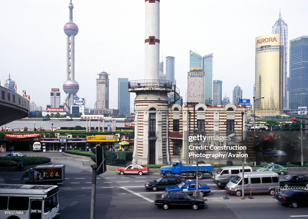 Building 2005 Old and New buildings in Shanghai, China 2005. News Photo - Getty Images