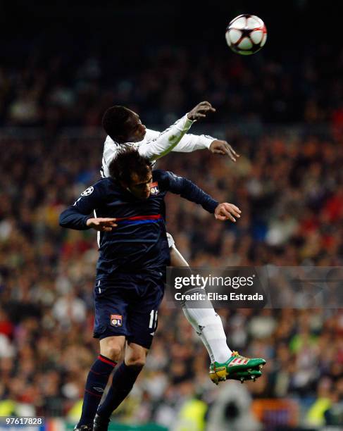 Mahamadou Diarra fights for a high ball during the UEFA Champions League round of sixteen, second leg match between Real Madrid and Lyon at Estadio...