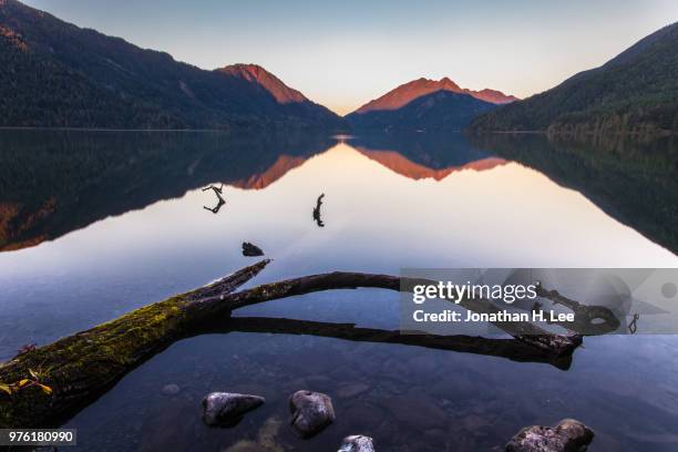 mountains surrounding lake, lake crescent, washington, usa - lago crescent foto e immagini stock