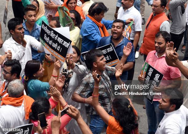 Workers and supporters protest against water crisis in West Delhi area at Delhi Secretariat, on June 16, 2018 in New Delhi, India.