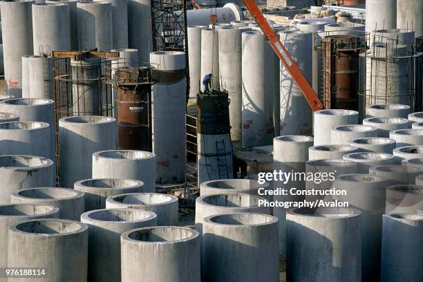 Multiple Pipe Outfall Sewage Outfall Photos and Premium High Res Pictures - Getty Images