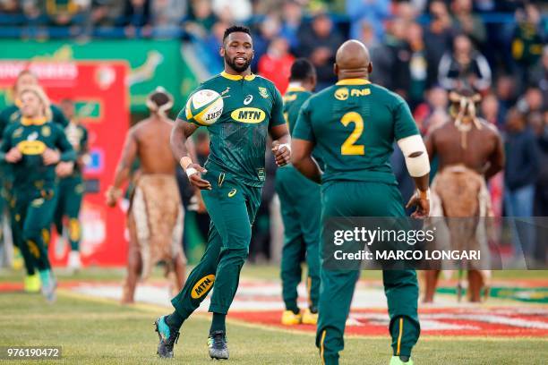 South Africa's flanker and captain Siya Kolisi warms up prior to the second test match South Africa vs England at the Free State Stadium in...