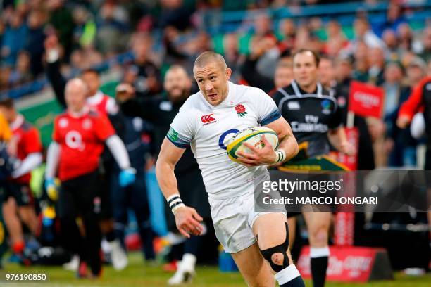 England's fullback Mike Brown runs to score a try during the second test match South Africa vs England at the Free State Stadium in Bloemfontein, on...