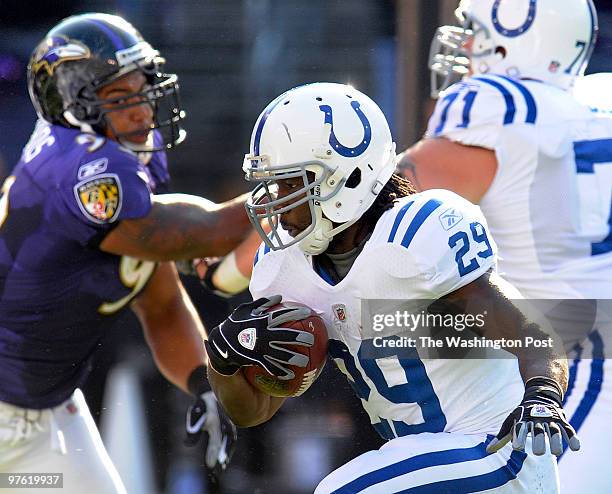 Sp-ravens23 11/22/09 210874 Baltimore, Md Post Photos by Richard A. Lipski FILER Colts' RB Joseph Addai blows past Ravens' DE Dwan Edwards. FILER
