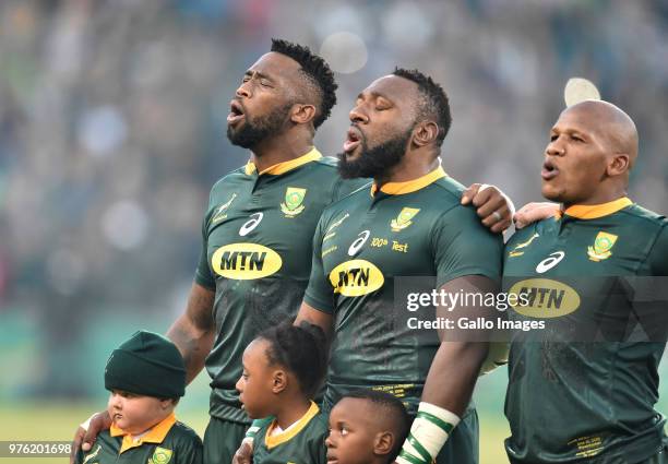 Tendai Mtawarira of the Springboks sings his national anthem prior to kickoff during the 2018 Castle Lager Incoming Series match between South Africa...