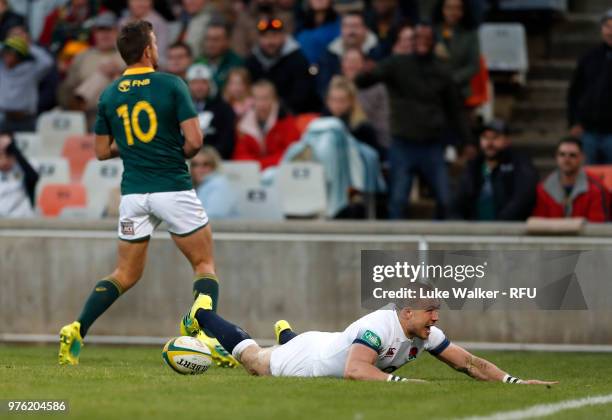 Mike Brown of England dives over to score the opening try during the Rugby Union tour match between South Africa and England at Toyota Stadium on...