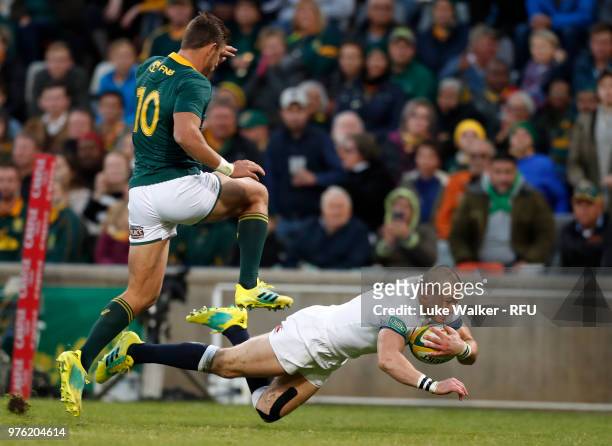 Mike Brown of England dives over to score the opening try during the Rugby Union tour match between South Africa and England at Toyota Stadium on...