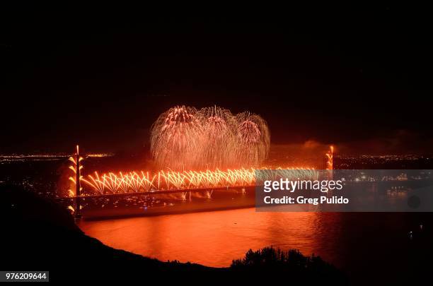 golden gate bridge 75th anniversary fireworks - pulito stock pictures, royalty-free photos & images
