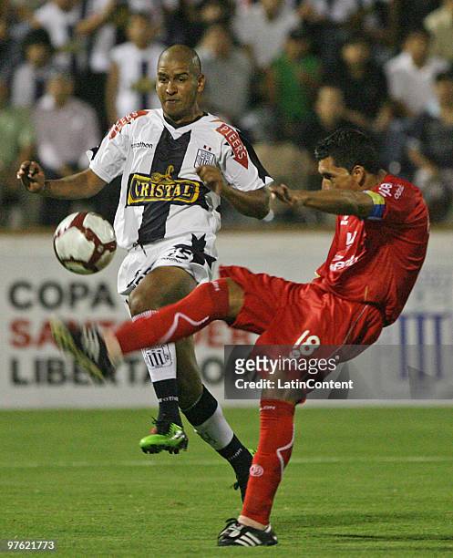 Edgar Gonzales of Alianza Lima vies for the ball with Gianfranco Espejo of Juan Aurich during their match as part of 2010 Libertadores Cup at the...