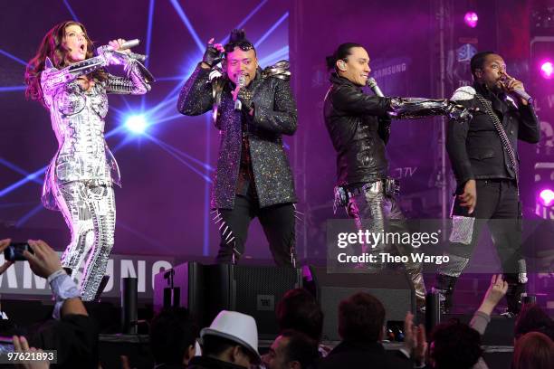 Fergie, Apl.de.Ap, Taboo and Will.i.am of the Black Eyed Peas perform at the Samsung Times Square Concert with THE BLACK EYED PEAS at Times Square on...