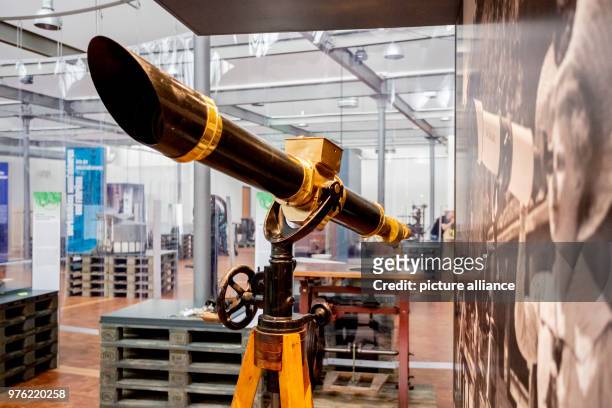 June 2018, Germany, Poessneck: Great telescope of the family Carl Zeiss, Jena, at the exhibition 'Erlebnis Industriekultur - Innovatives Thu·ringen...