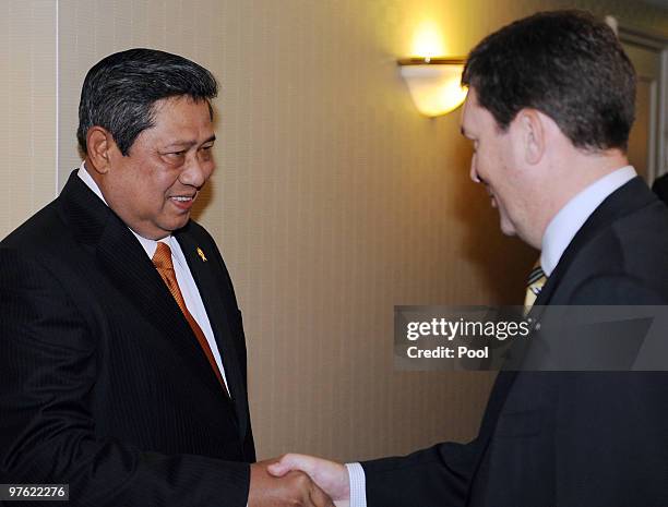 Indonesian President Susilo Bambang Yudhoyono greets Chris Barnes from the Australia Indonesia Business Council, during a meeting with business...