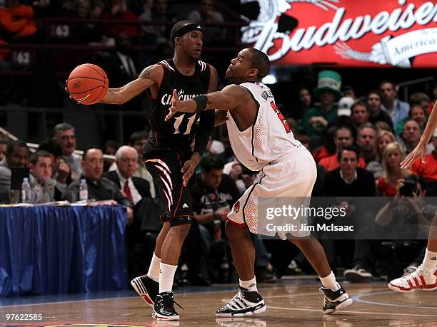Larry Davis of the Cincinnati Bearcats passes around Preston Knowles of the Louisville Cardinals during the second round of 2010 NCAA Big East...