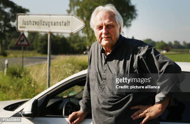 Dpatop - 06 June 2018, Germany, Moers: The millionaire conman and former art consultant Helge Achenbach leaving the correctional facility in...