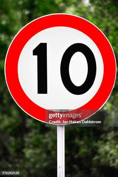 260 10 Mph Sign Stock Photos, High-Res Pictures, and Images - Getty Images