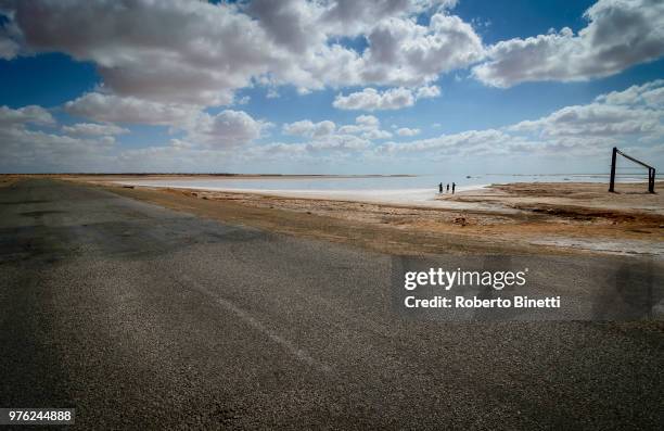 lago salato tunisia - binetti stock pictures, royalty-free photos & images