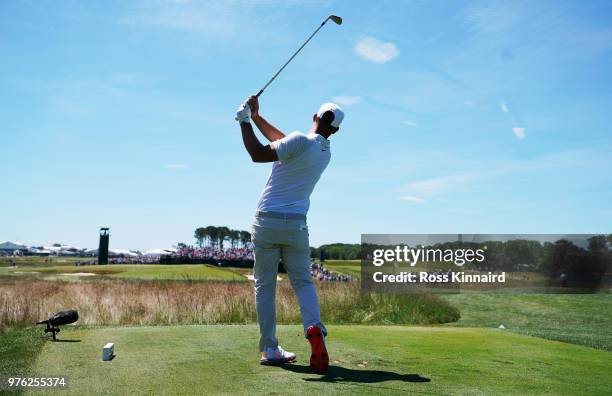 Kevin Chappell of the United States plays his shot from the seventh tee during the third round of the 2018 U.S. Open at Shinnecock Hills Golf Club on...